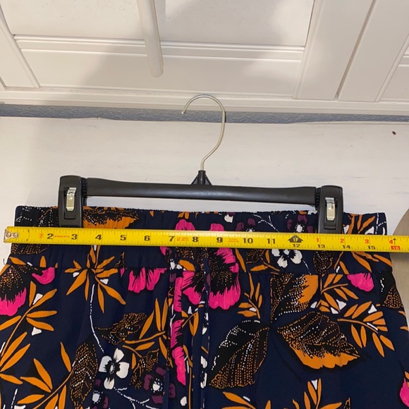 A New Day Floral Shorts - Picture 3 of 6